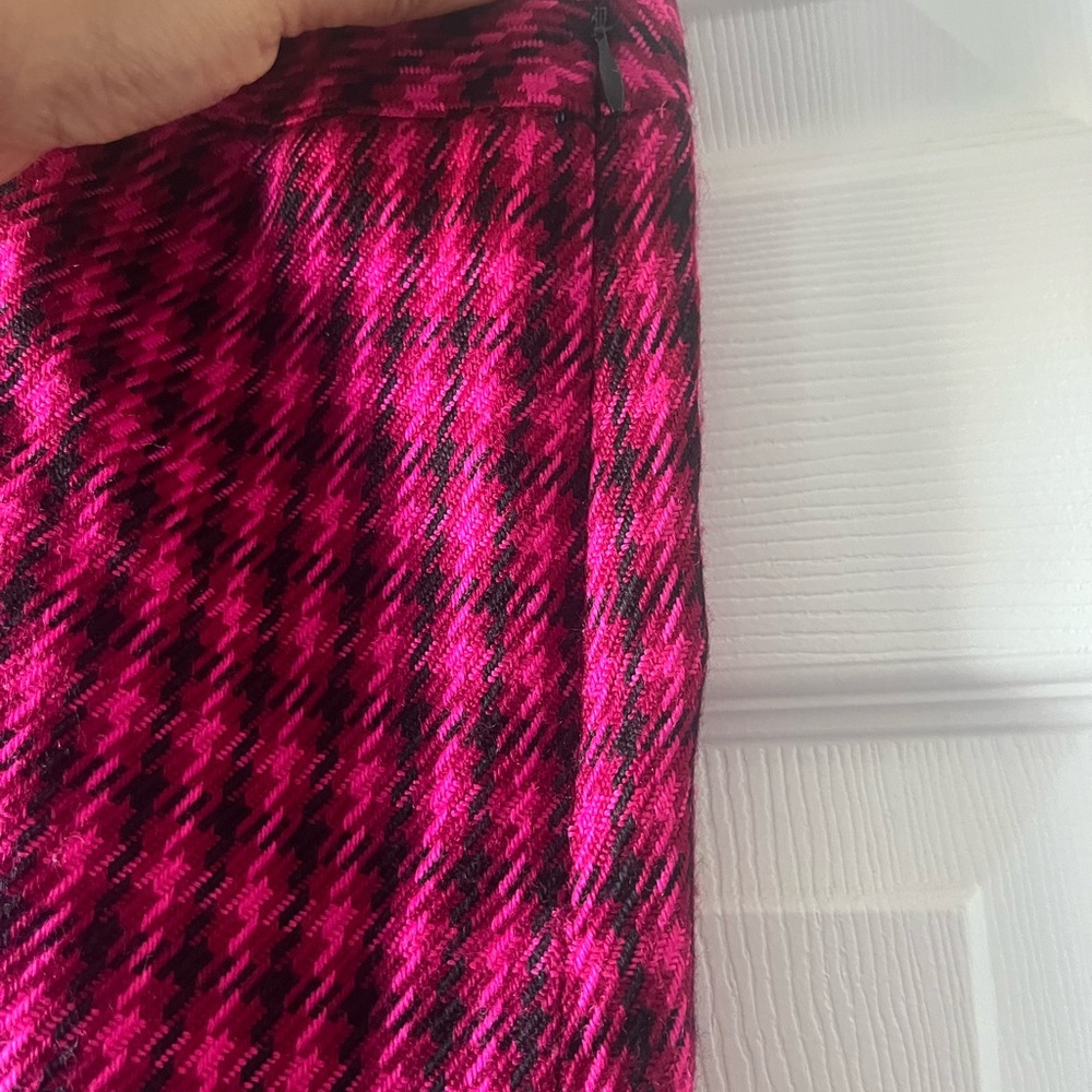 Kate Hill Stylish Pink and Black Houndstooth Skirt - Picture 4 of 6
